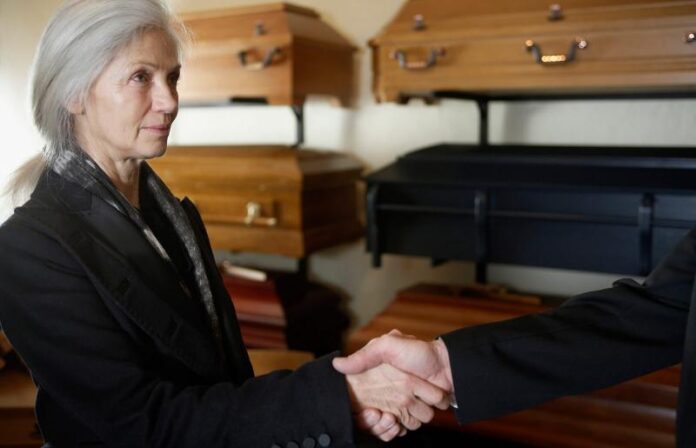 12 organizzazioni senza scopo di lucro che aiutano con le spese funerarie

