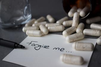 pillole con lettera di suicidio