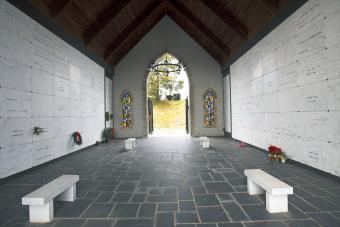 Mausoleo vuoto nel cimitero di Hollywood a Richmond