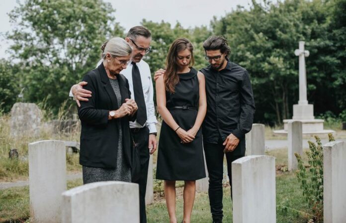 Cosa indossare per un funerale in estate: 8 idee per outfit
