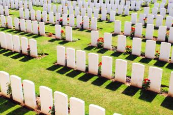 Lapidi Bianche Nel Cimitero Militare