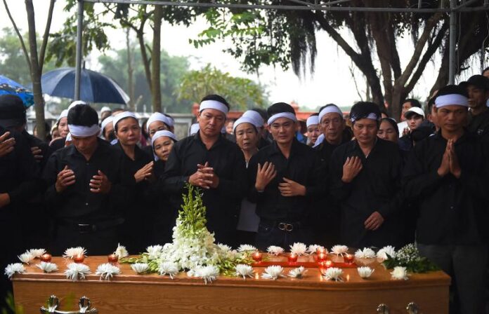 Cosa succede a un funerale vietnamita?
