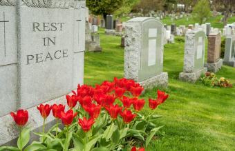 Lapidi in un cimitero